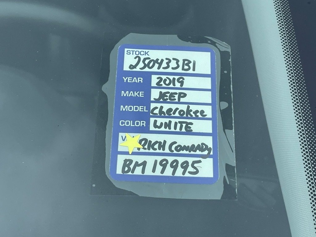 Used 2019 Jeep Cherokee Limited w/ Luxury Group image 21