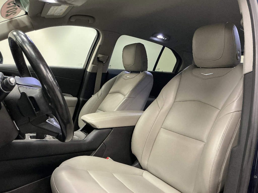 Used 2019 Cadillac XT4 Luxury w/ Cold Weather Package FWD image 9