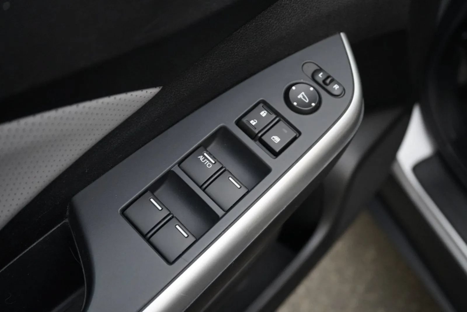 Used 2016 Honda CR-V Touring image 20
