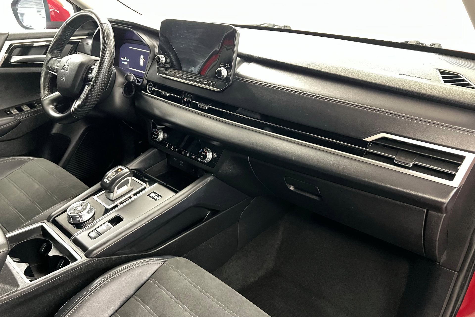 Used 2023 Mitsubishi Outlander SE image 24