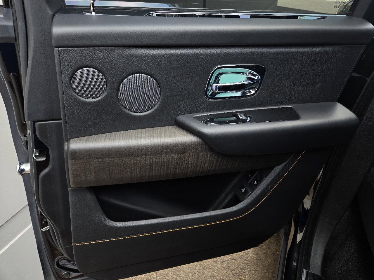 Used 2020 Rolls-Royce Cullinan Black Badge image 49