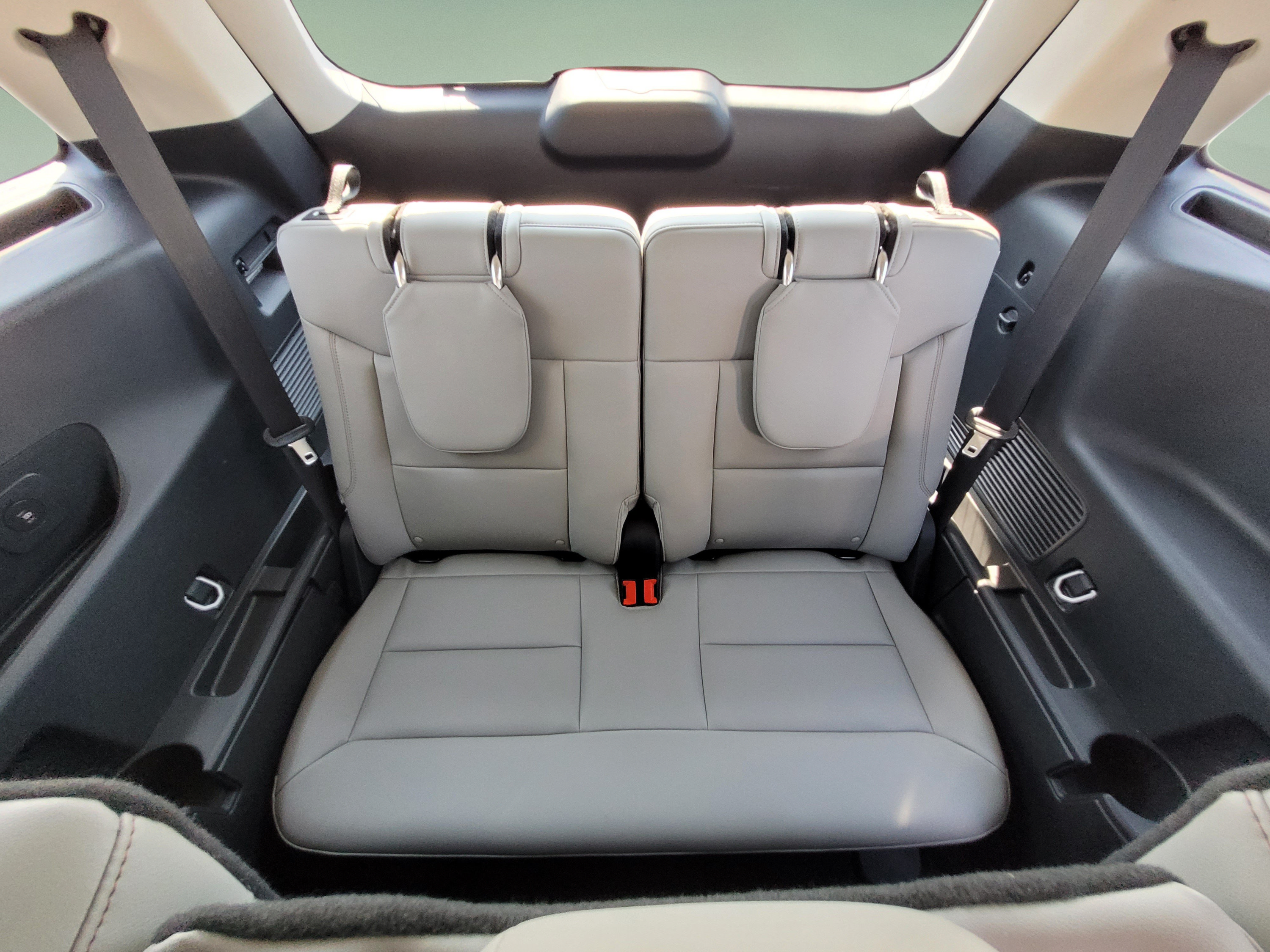 Used 2025 Ford Explorer Active w/ Active Comfort Package AWD/4WD image 17
