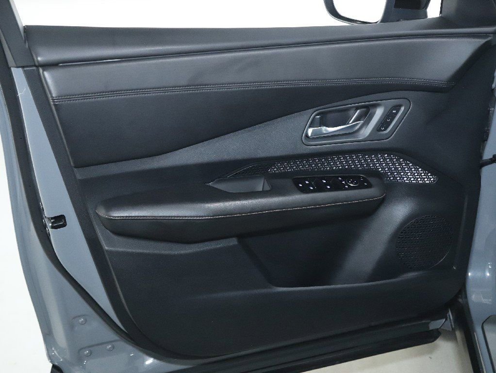 Certified 2024 Nissan Ariya EVOLVE+ e-4ORCE image 17