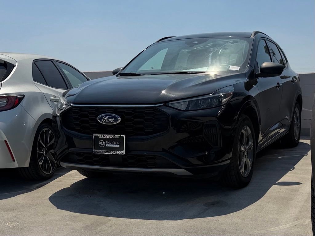 Certified 2023 Ford Escape ST-Line AWD/4WD image 3