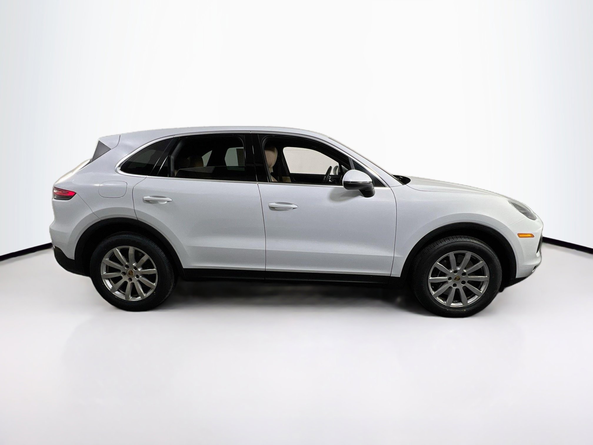 Used 2022 Porsche Cayenne image 4