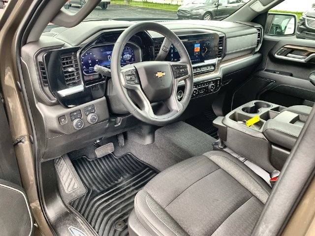 Used 2023 Chevrolet Silverado 1500 LT AWD/4WD image 10
