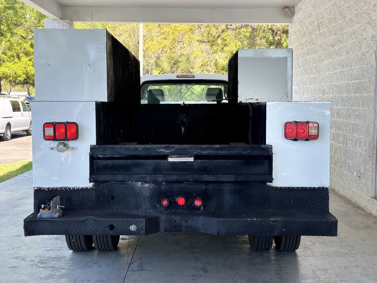 Used 2011 Ford F550 4X2 2dr Regular Cab 140.8 200. w/ Payload Upgrade Pkg image 7