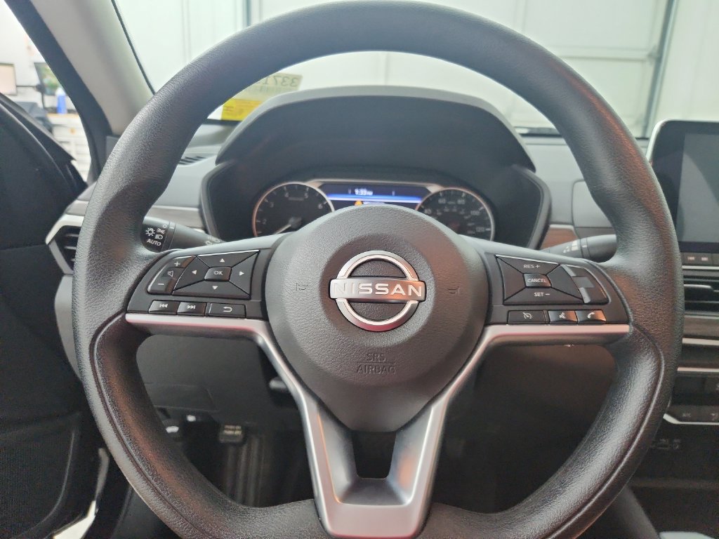 Used 2025 Nissan Altima 2.5 SV FWD image 24