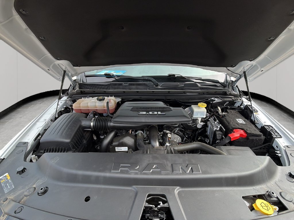 Used 2023 RAM 1500 Laramie AWD/4WD image 32
