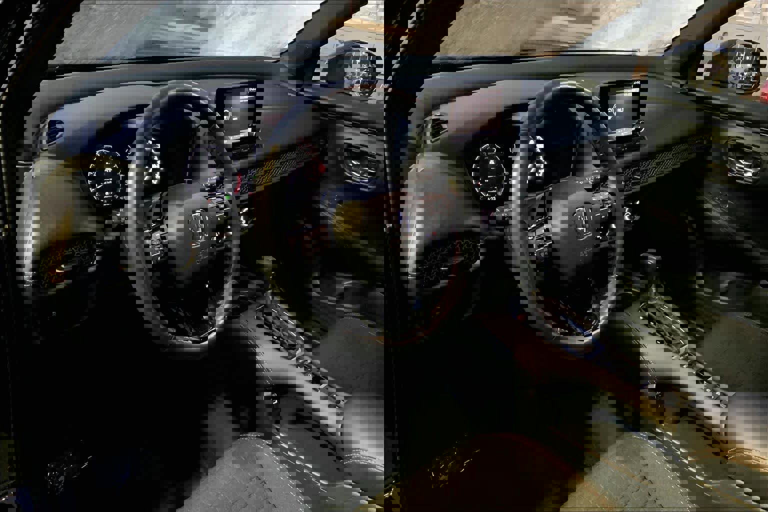 Used 2025 Honda HR-V Sport image 17