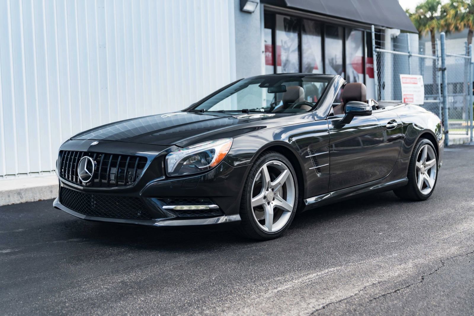 Used 2015 Mercedes-Benz SL 550 image 3