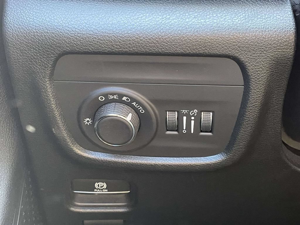 Used 2023 Jeep Grand Cherokee Altitude AWD/4WD image 26