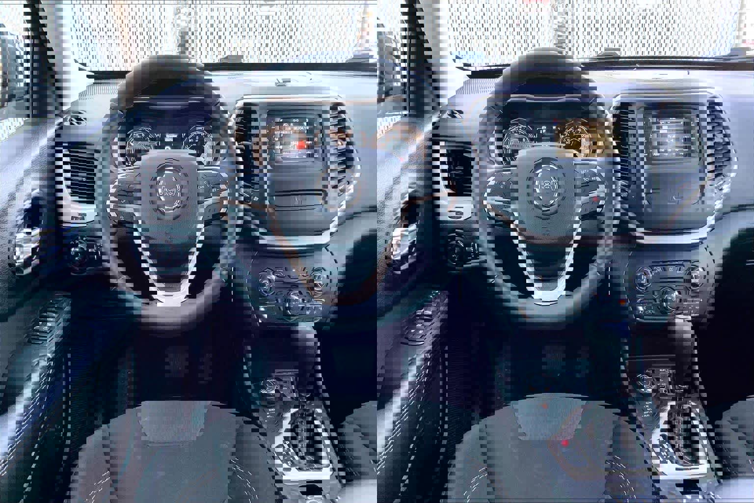 Used 2016 Jeep Cherokee Latitude w/ Cold Weather Group image 5