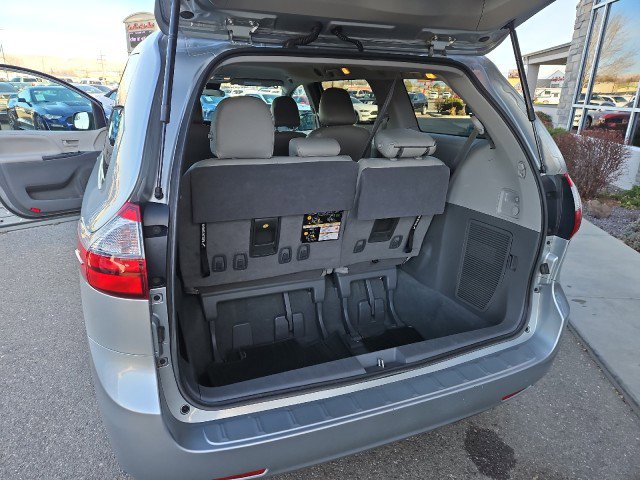 Used 2020 Toyota Sienna L image 23