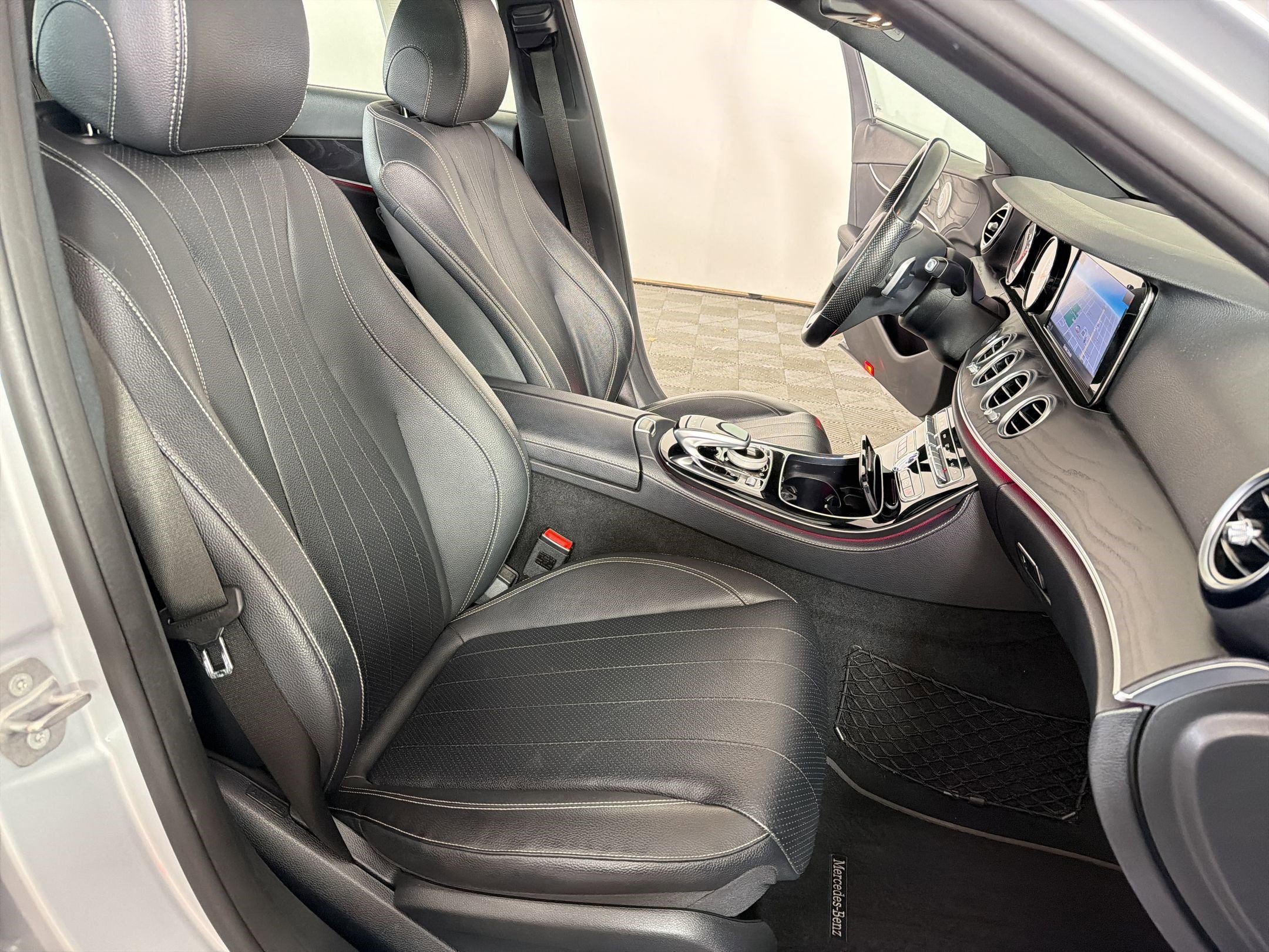 Used 2017 Mercedes-Benz E 300 4MATIC image 31