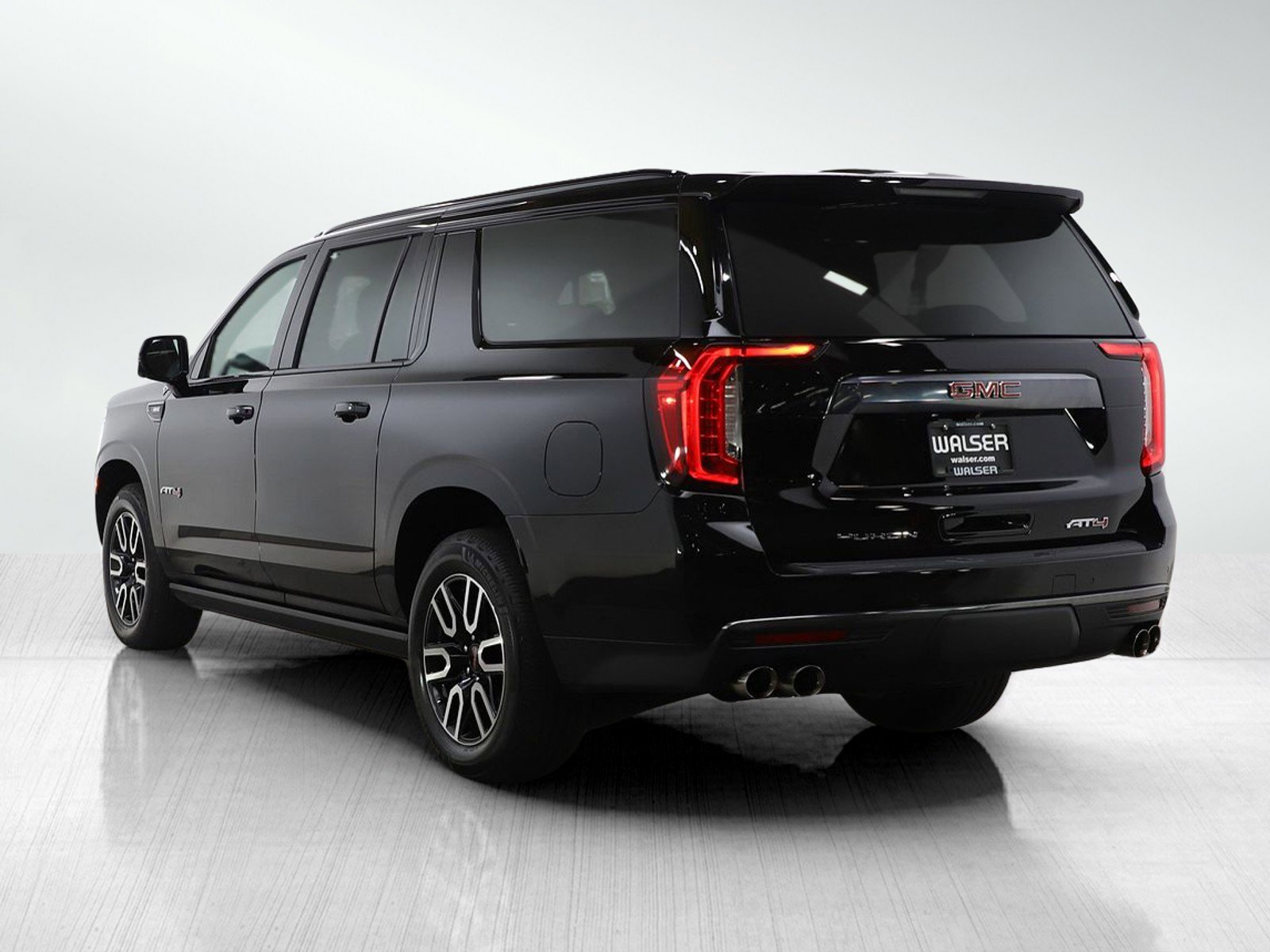 Used 2023 GMC Yukon XL AT4 w/ AT4 Premium Package AWD/4WD image 3
