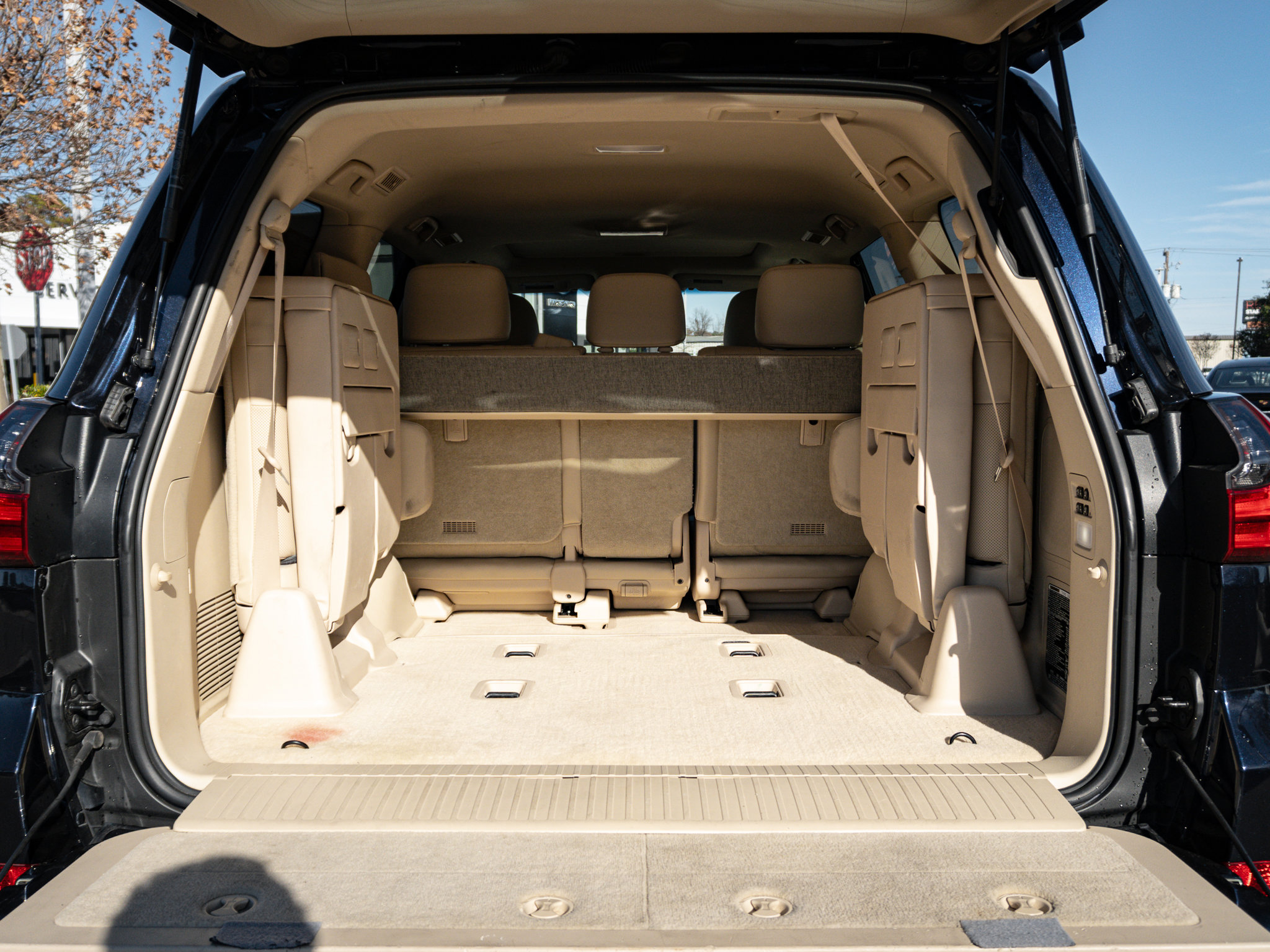 Used 2018 Lexus LX 570 4WD w/ Luxury Package image 33