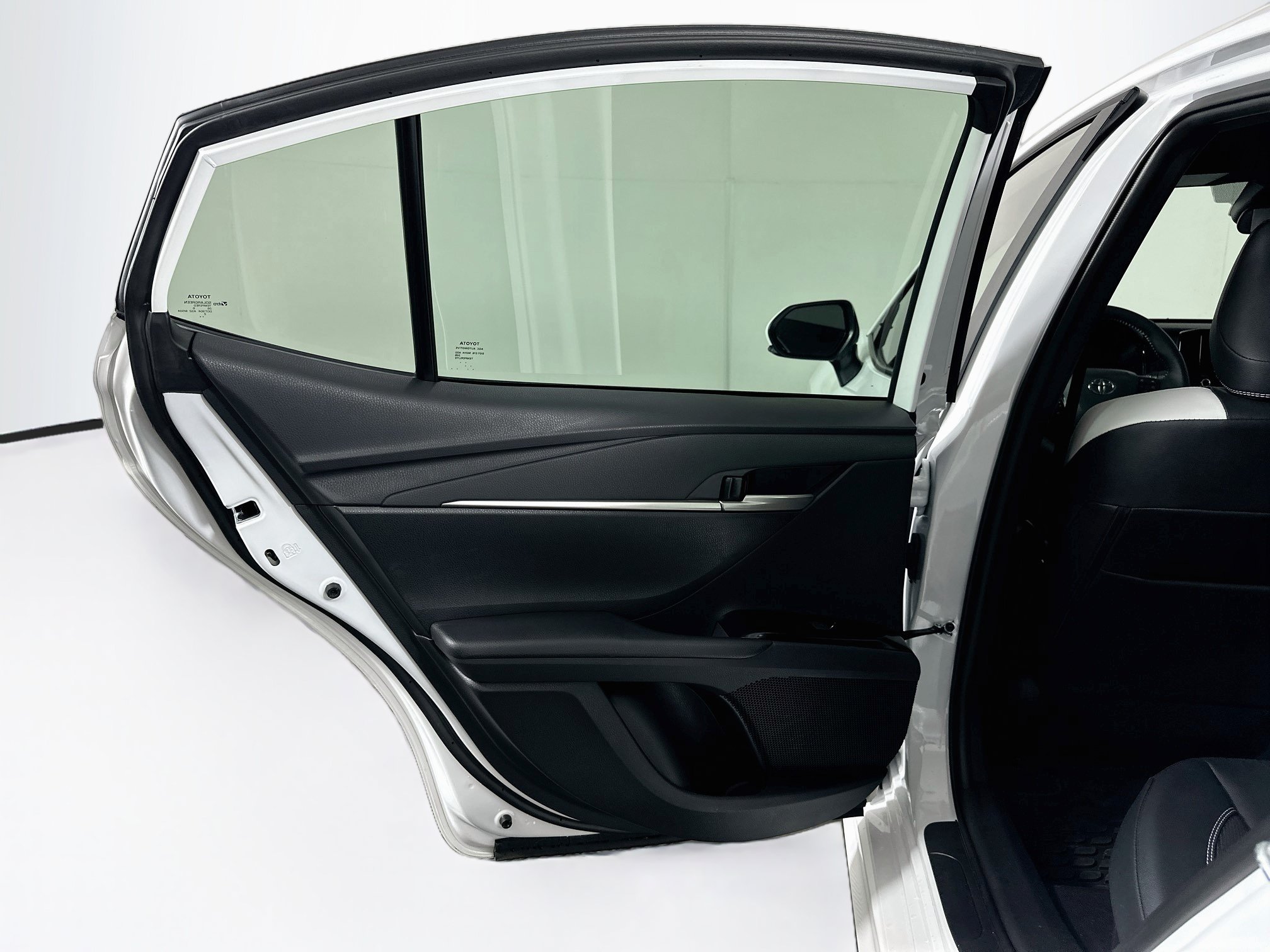 Used 2026 Toyota Camry SE FWD image 25