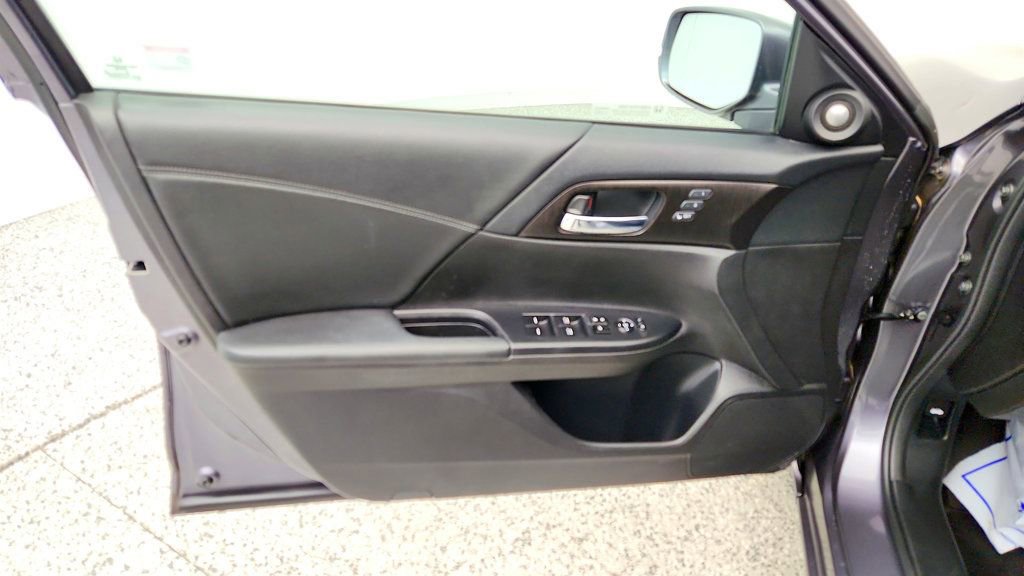 Used 2015 Honda Accord EX-L image 11