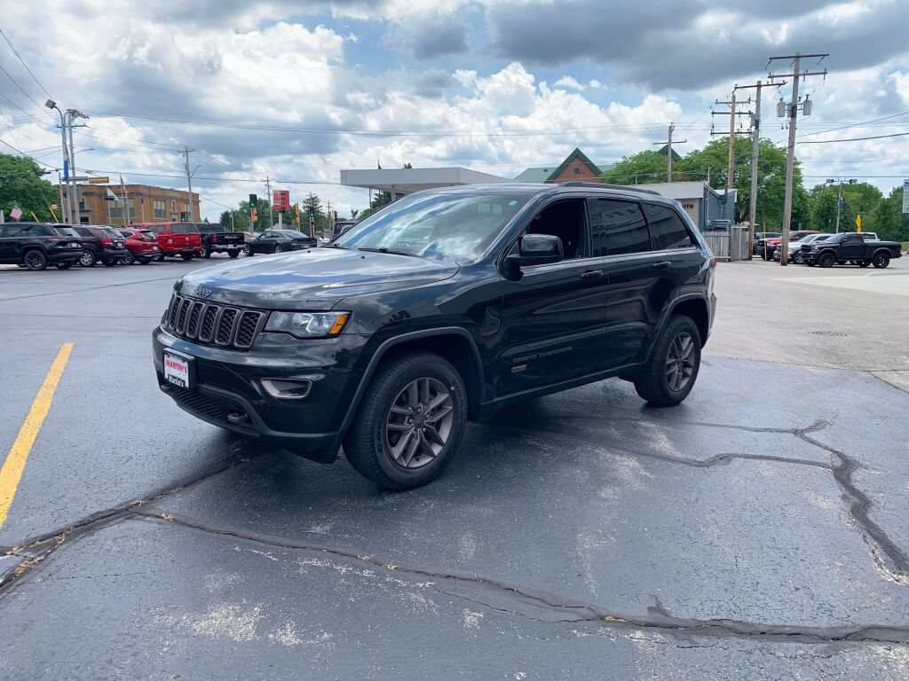 Used 2016 Jeep Grand Cherokee Laredo 75th Anniversary AWD/4WD image 3