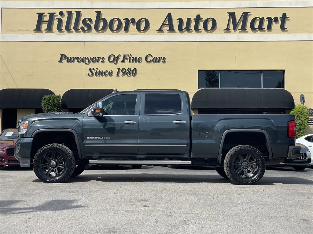 Used 2019 GMC Sierra 2500 Denali w/ Duramax Plus Package image 3