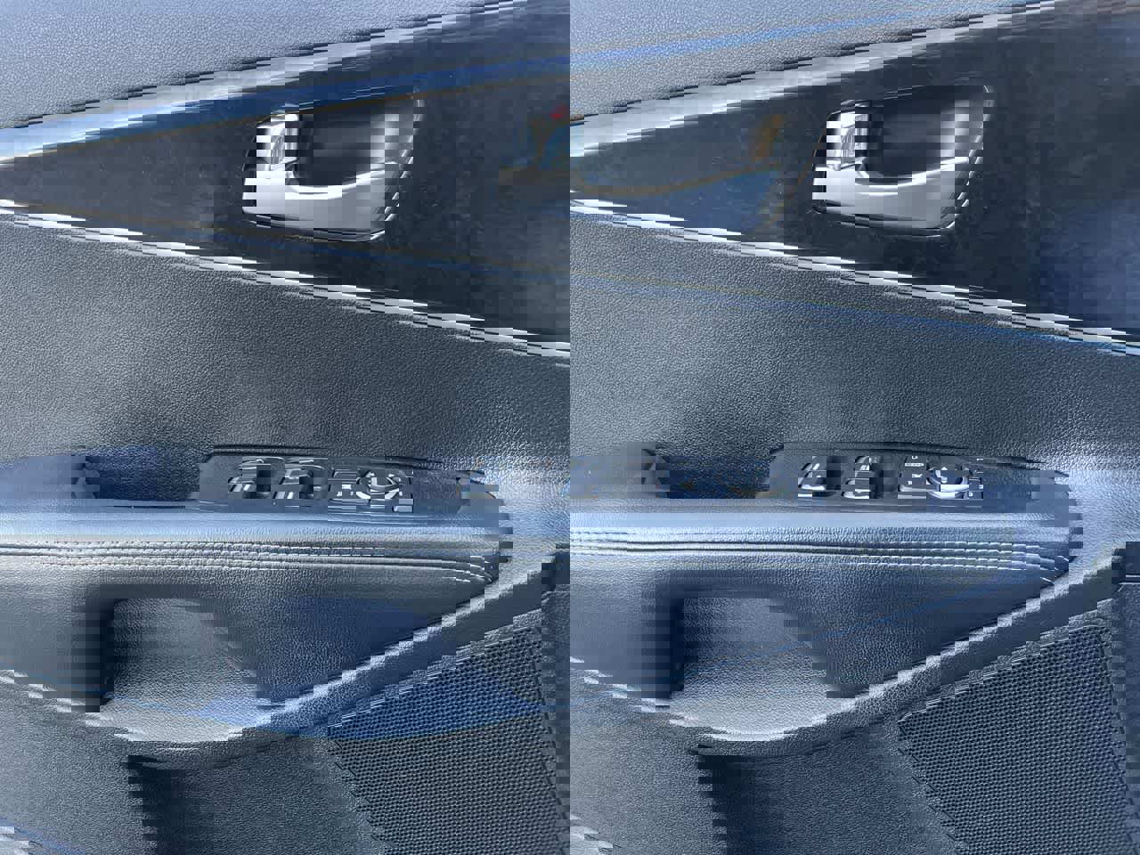 Used 2018 Kia Sorento LX AWD/4WD image 30