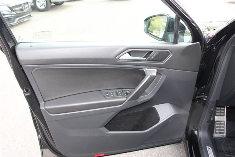 Used 2021 Volkswagen Tiguan SE R-Line image 11
