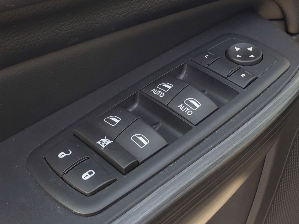 Used 2016 Jeep Cherokee Limited AWD/4WD image 13