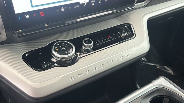 Used 2025 Ford Expedition Active image 21