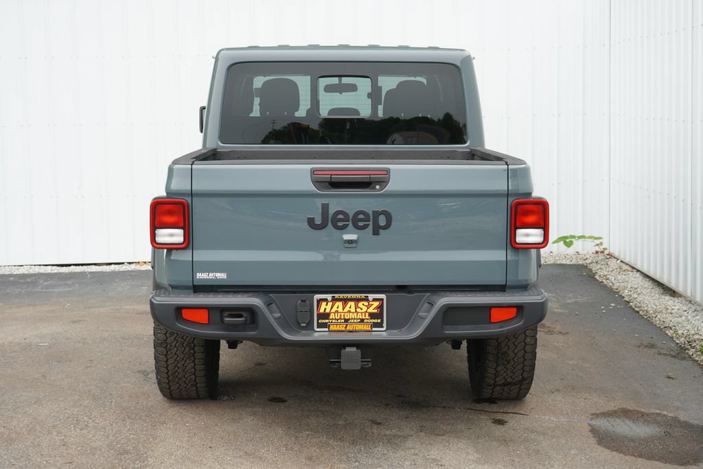 Used 2024 Jeep Gladiator Sport AWD/4WD image 5