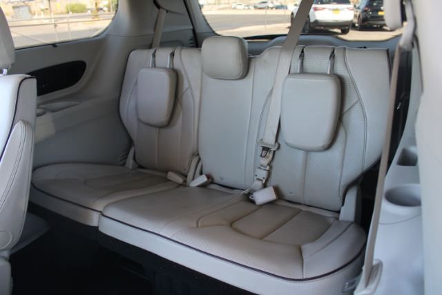 Used 2020 Chrysler Pacifica Limited FWD image 10