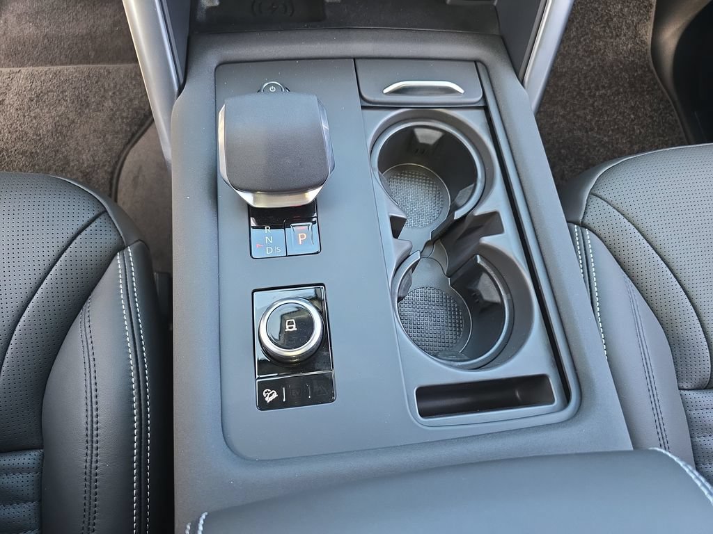 New 2026 Land Rover Discovery Limited Edition AWD/4WD image 27