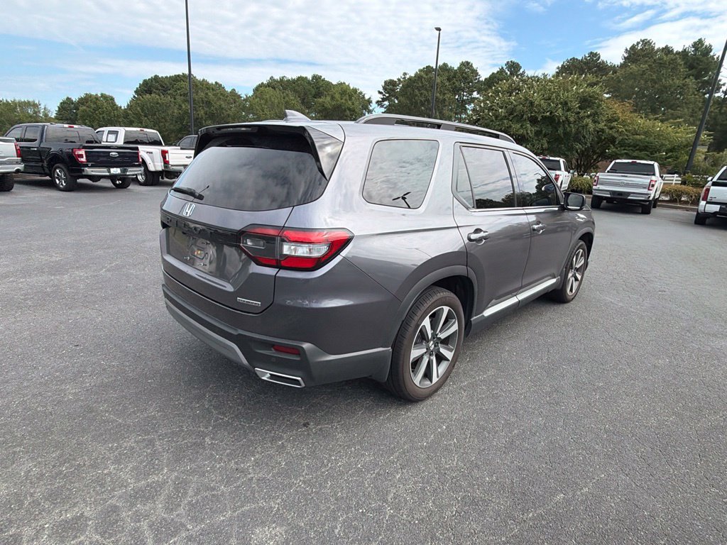 Used 2025 Honda Pilot Touring image 11