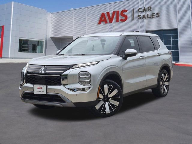 Used 2025 Mitsubishi Outlander SE