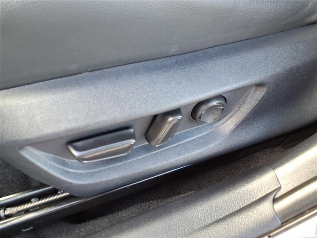 Used 2025 Toyota Camry SE w/ Convenience Package image 14