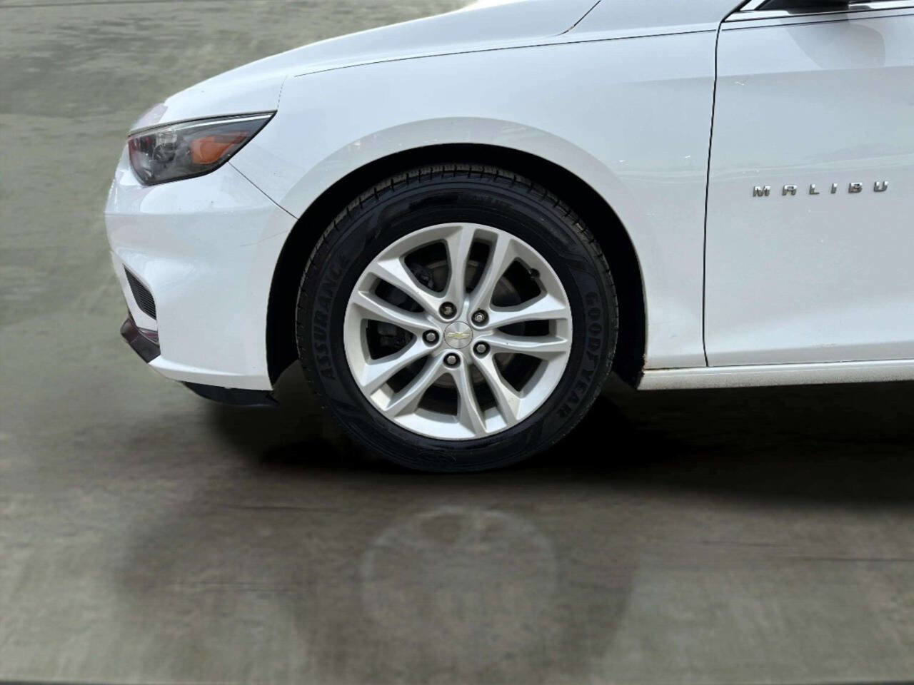 Used 2017 Chevrolet Malibu LT image 25