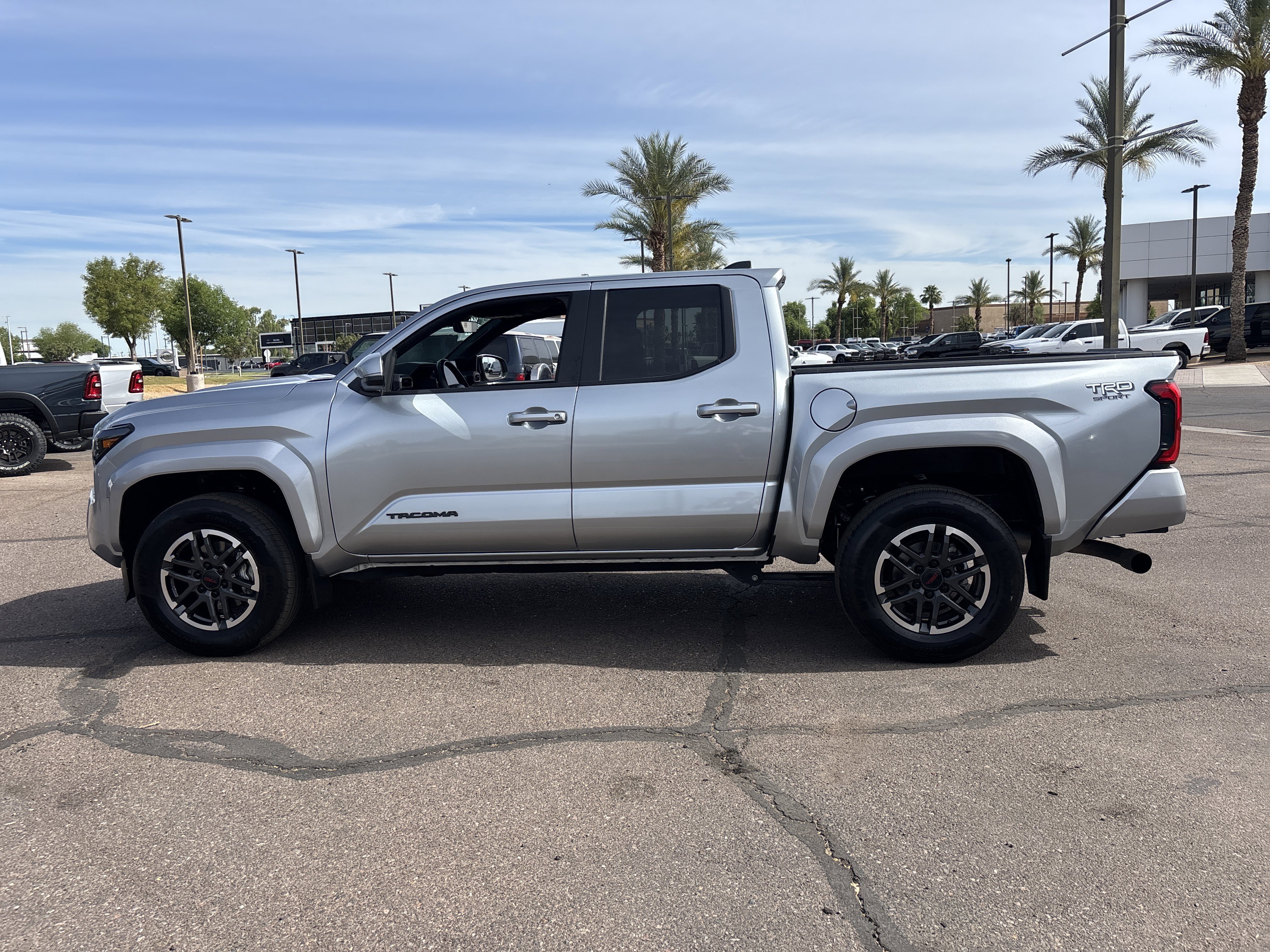 Used 2024 Toyota Tacoma TRD Sport w/ TRD Sport Upgrade Package RWD image 3