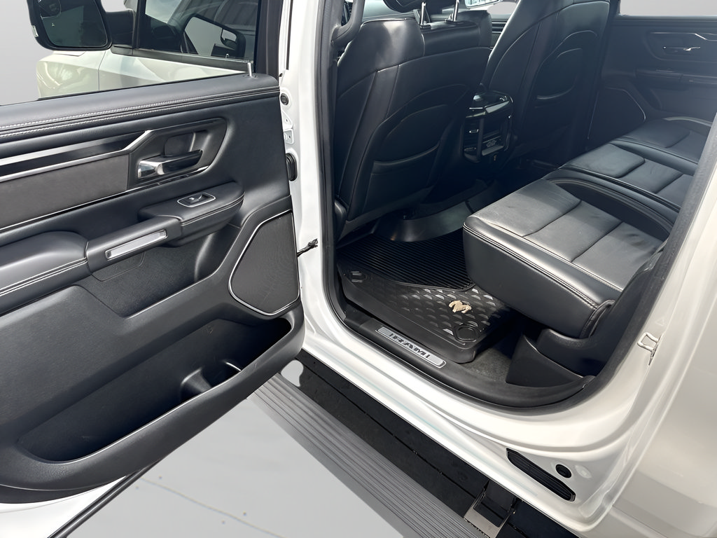 Used 2022 RAM 1500 Laramie AWD/4WD image 9
