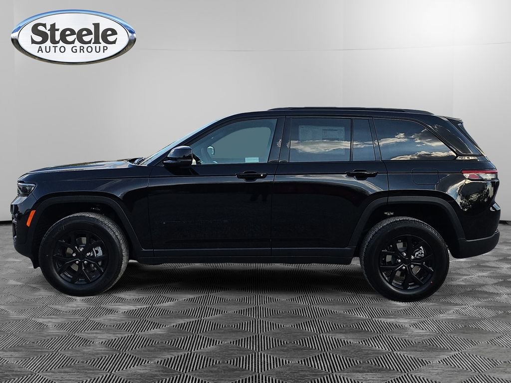 New 2025 Jeep Grand Cherokee Altitude image 2