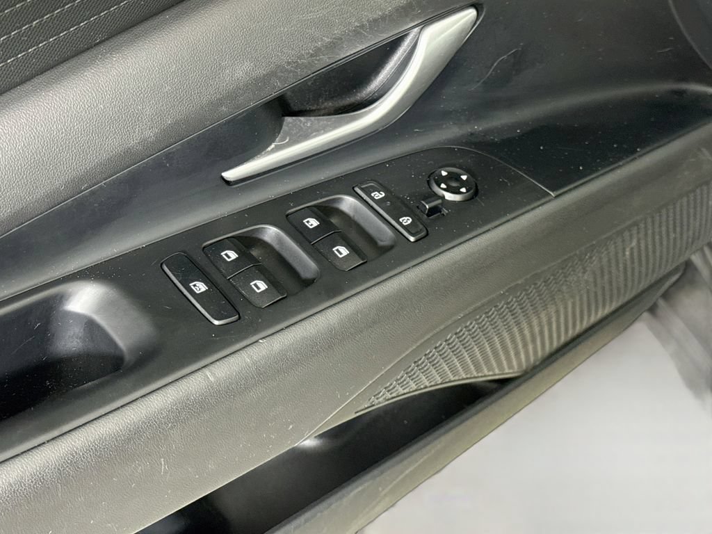 Certified 2024 Hyundai Elantra SE FWD image 22