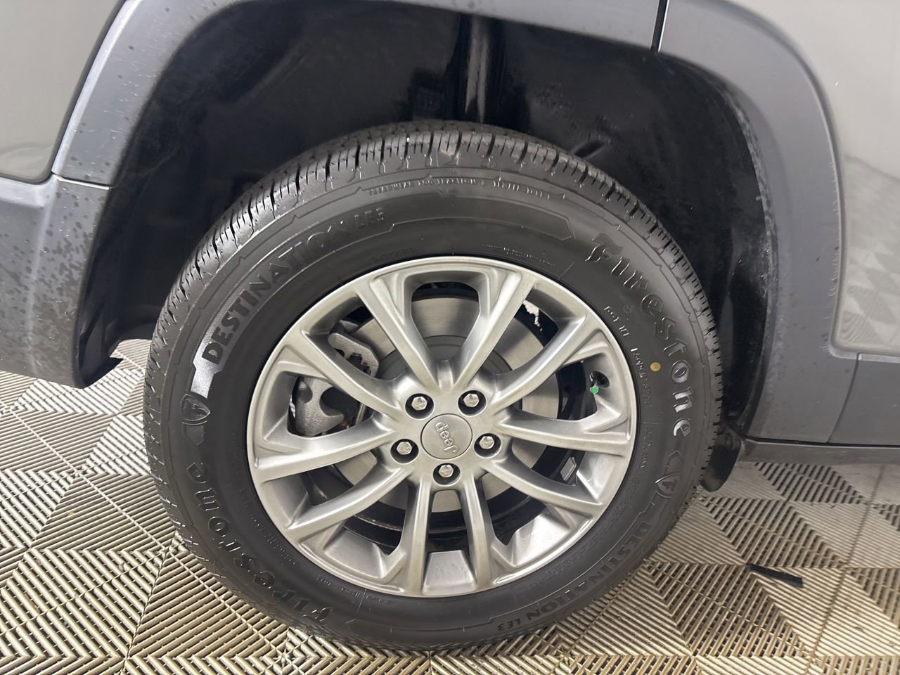 Used 2021 Jeep Cherokee Latitude Lux w/ Sun & Sound Group AWD/4WD image 32