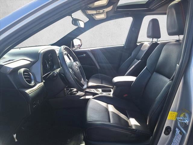 Used 2016 Toyota RAV4 SE image 10