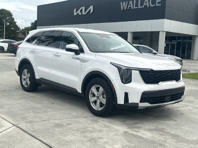 Certified 2025 Kia Sorento LX FWD image 4