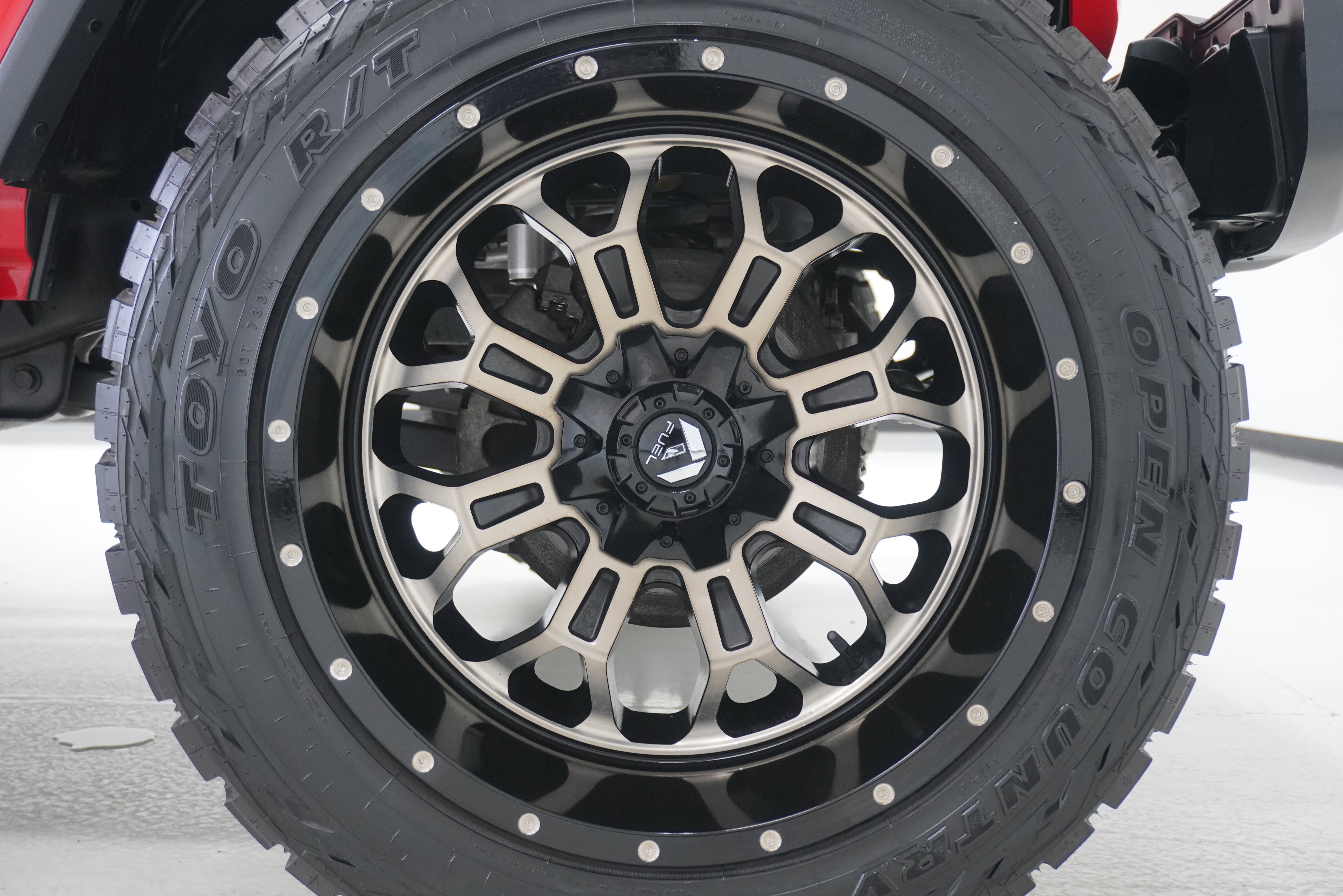 Used 2018 Jeep Wrangler Unlimited Sahara AWD/4WD image 26
