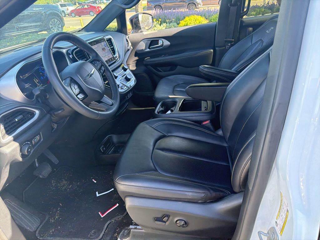 Used 2024 Chrysler Pacifica Limited FWD image 9
