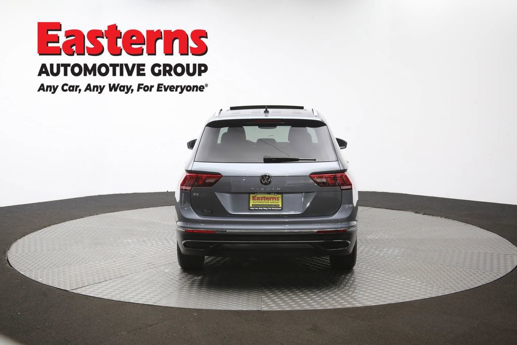 Used 2022 Volkswagen Tiguan SE w/ Panoramic Sunroof Package image 38