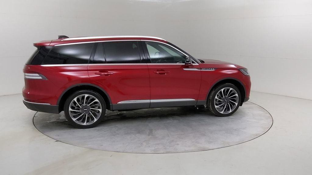 Used 2025 Lincoln Aviator Reserve w/ Equipment Group 201A image 12