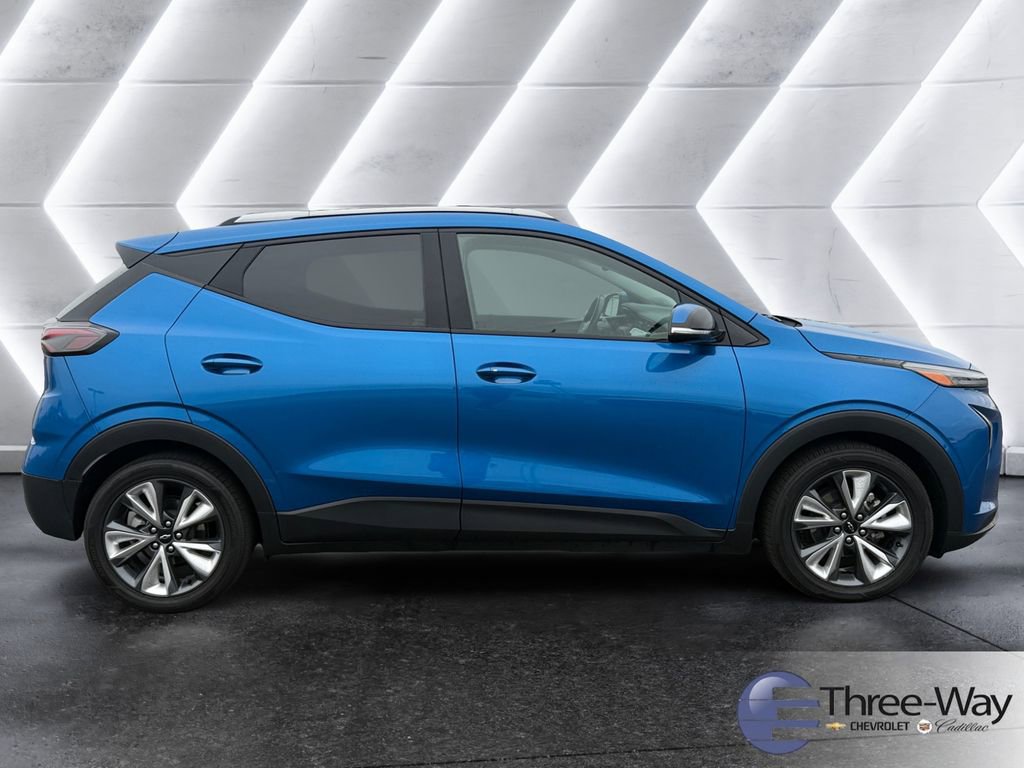 Certified 2023 Chevrolet Bolt EUV LT w/ Convenience Package image 6