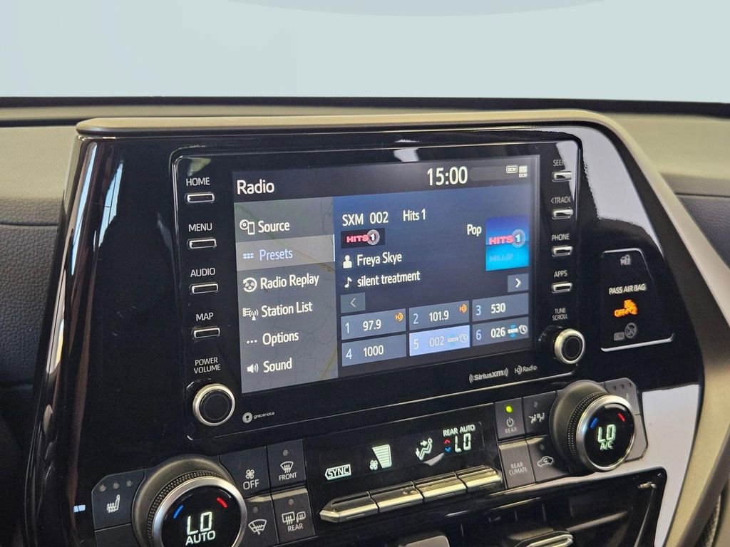 Used 2022 Toyota Highlander XLE AWD/4WD image 17