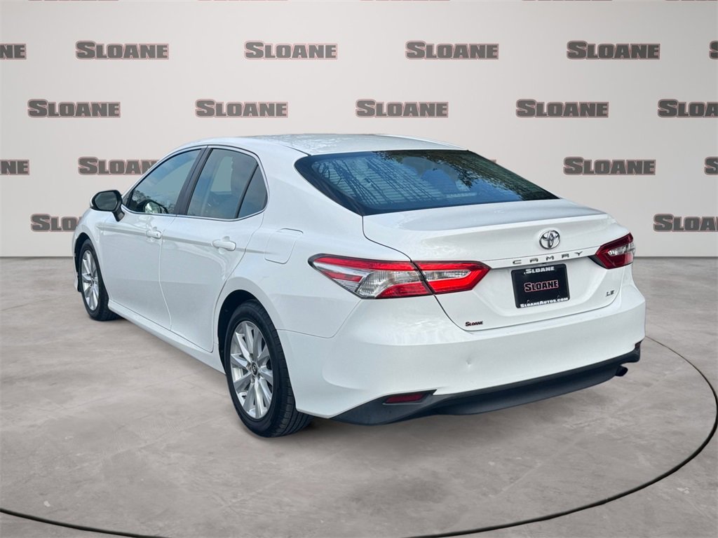 Used 2018 Toyota Camry LE image 3